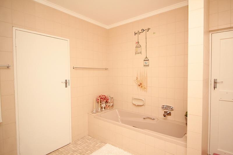 4 Bedroom Property for Sale in Hartenbos Heuwels Western Cape